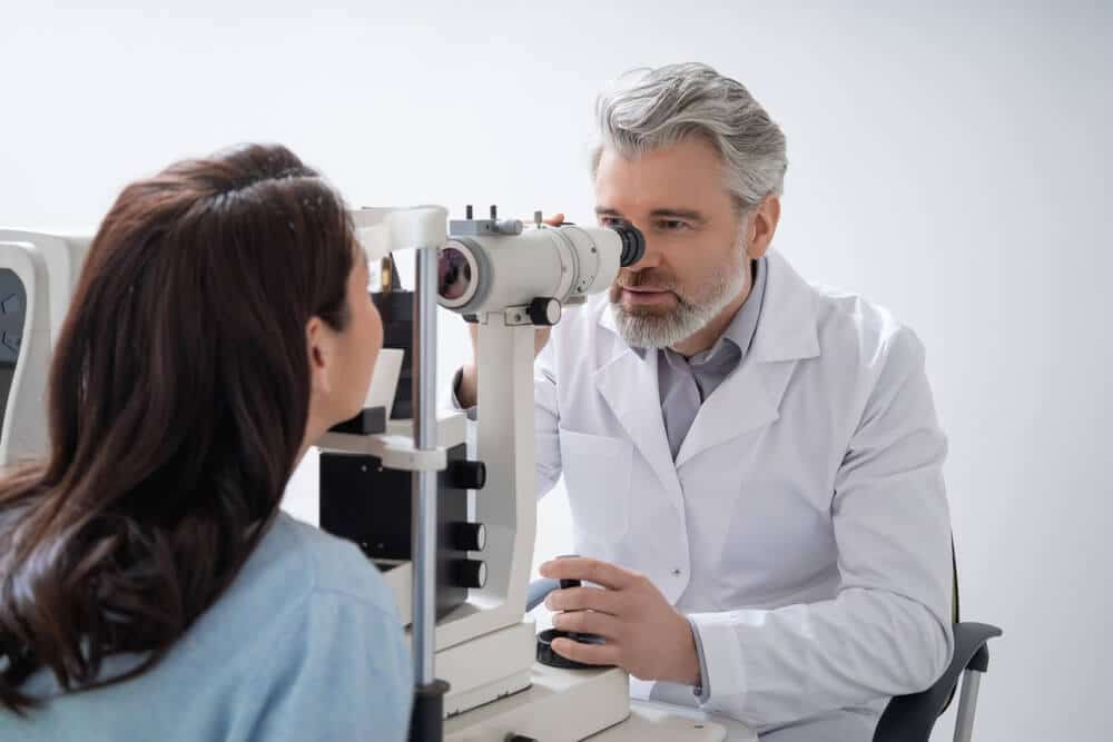 Kto lepiej zbada wzrok okulista czy optometrysta?